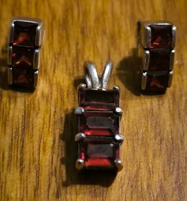 Sterling silver 925 set with garnet