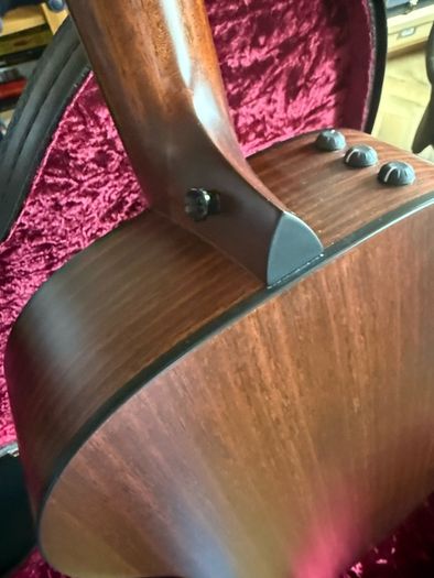 Taylor 322e All Mahogany