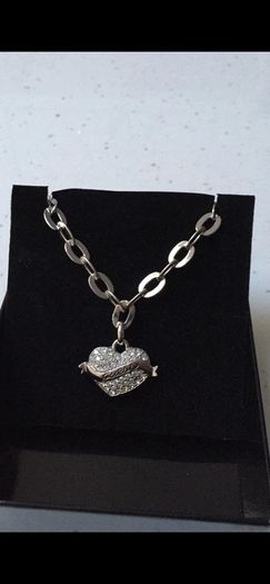guess necklace & bracelet