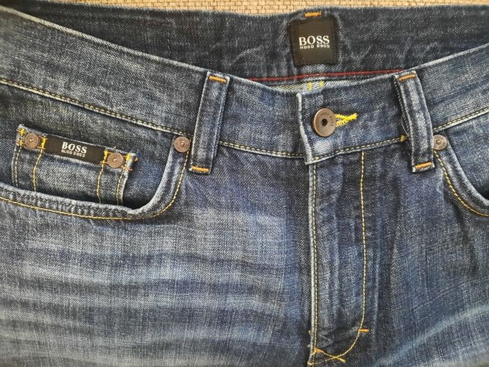 Boss jeans 33 waist and 28 leg in very good condition with no issues FREE STANDARD POSTAGE INCLUDED