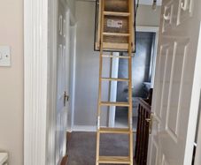 Attic stairs/ staighre