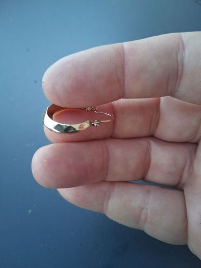 9k Gold hooped Earrings(1.9 grams)