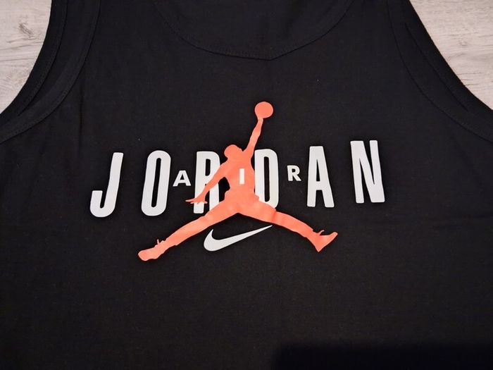 x2 Bundle - Nike Sleeveless Top Bundle - RRP - 32.00 & RRP - 15.00 = RRP - 47.00