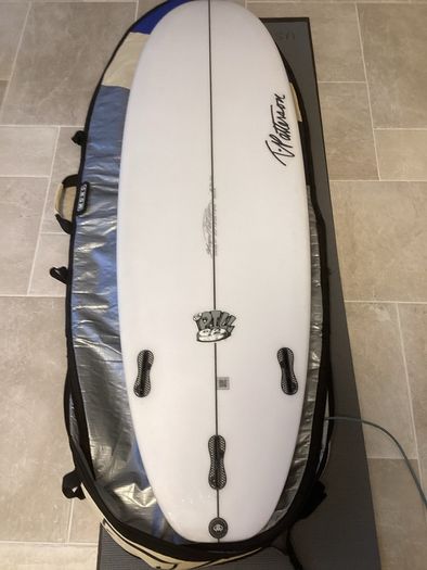 5/11 surfboard with bag and leash