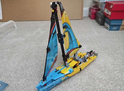 lego 42704 - Racing Yacht