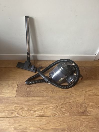 Vacuum cleaner