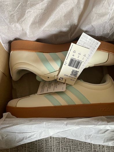 Adidas V L court Size 5. New with Tags