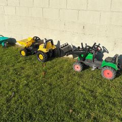 Kids ride on tractor
