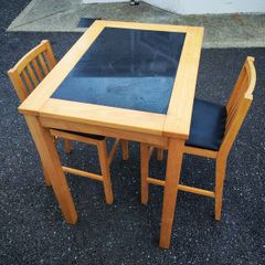 Table & Stools (Counter Height)