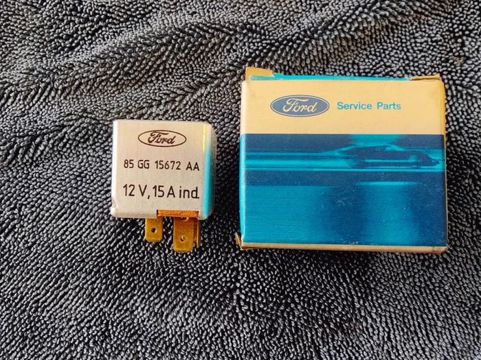 Sunroof relay Ford 85GG-15672-AA, NOS