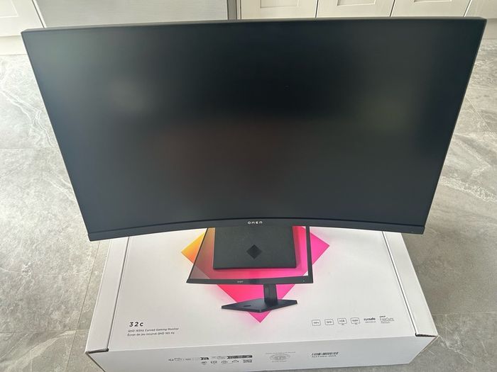 Monitor - HP OMEN 31.5 inch QHD 165Hz Curved Monitor