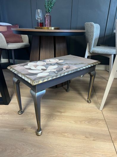 Renewed coffee table with canvas