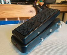 Behringer Hellbabe HB01 (Wah Crybaby)