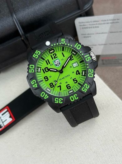 (Brand New)Luminox - Sea Lion Date Green