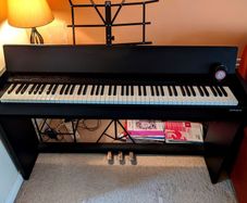 Roland Digital F-140R Piano
