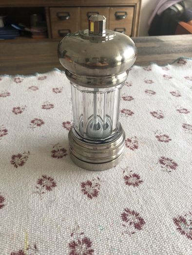salt/pepper grinder