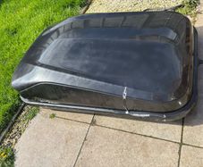 Roof box