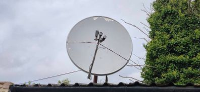 Satellite antenna (dish)