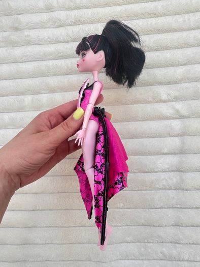Monster High Draculaura Doll Ghoul to Bat Transformation Fold Out Wings Used Please see photos