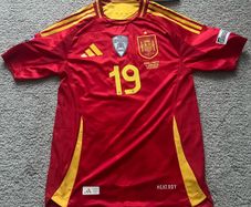 Spain home Lamine Yamal jersey