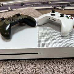 Xbox One 1TB with games and 2 controllers