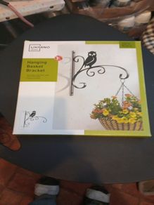 Hanging basket holder