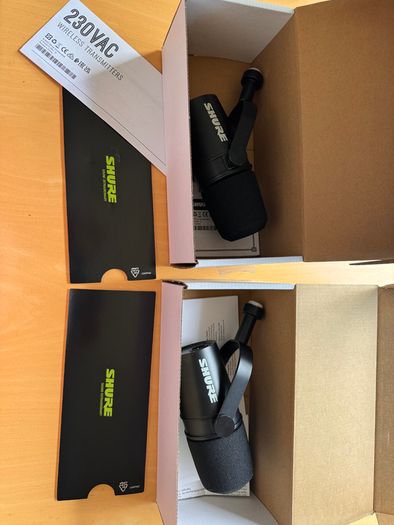 Shure MV7X Microphone + Boom Arm