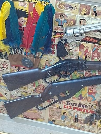 Very Large Old Collectors Toy Gun Display, this has to be Collected as is very big and has glass front.,