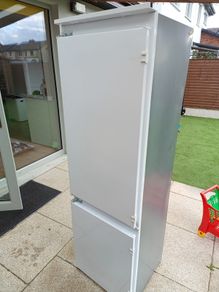Indesit fridge freezer build in