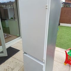 Indesit fridge freezer build in