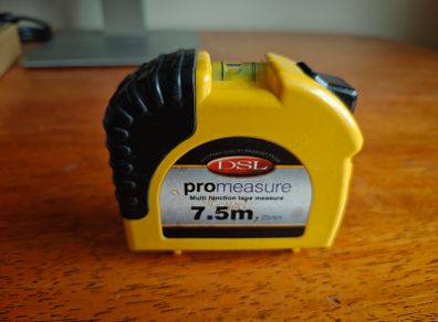 Measuring Tape - 7.5 Metre with Spirit Level + Light