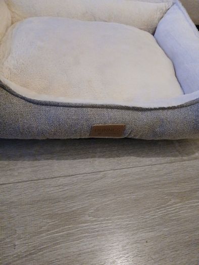 Small dog bed or suits cat
