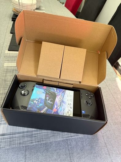 Claw A1M Gaming Handheld Core Ultra 7 / 1TB SSD