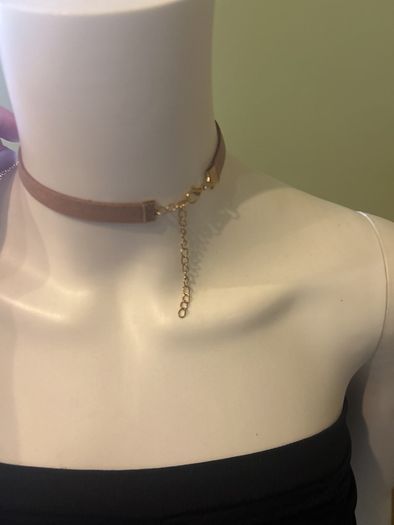 Beige and gold tone necklace