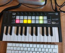 Novation Launchkey mini mk3