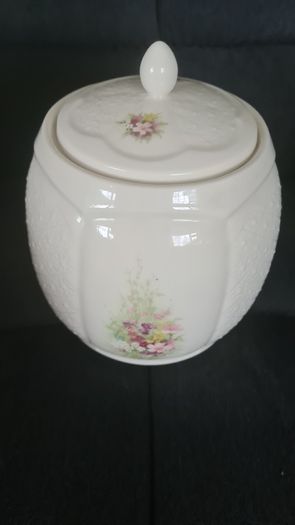 Lidded Jar Irish Parian Donegal