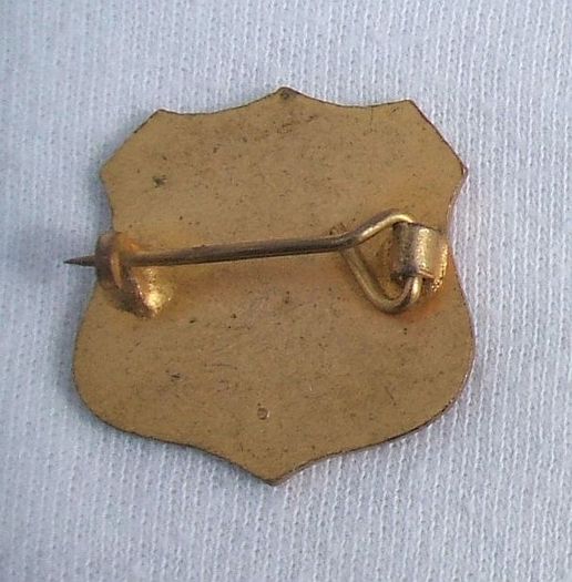 FOLKSTONE PARK BOWLS CLUB (Kent) - enamel bowling badge (c.1960's). Excellent condition.