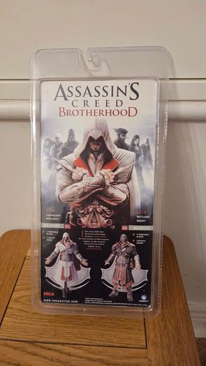 Assassin's Creed Brotherhood Ezio Ebony Assassin Unhooded