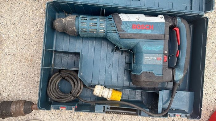 Bosch Professional GSH 7 VC SDS Max Demolition Hammer / Breaker 110V in Case