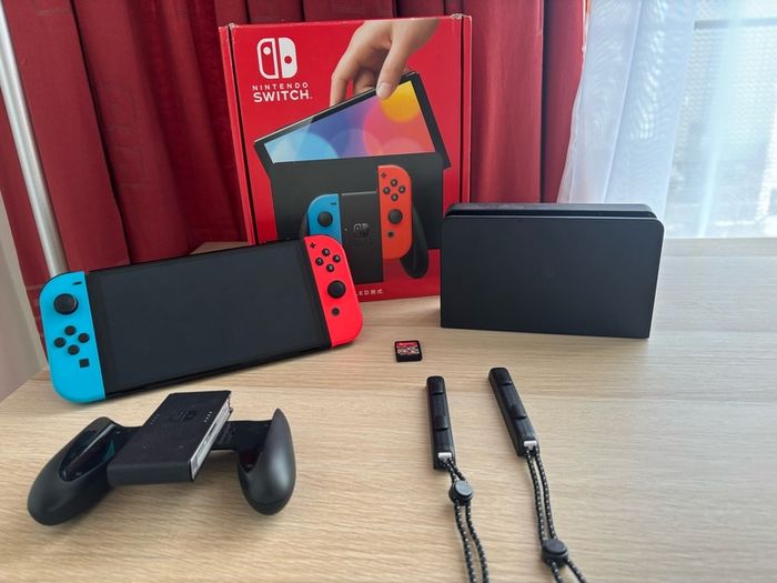 Nintendo Switch OLED (Neon Blue/Red) + Mario Kart 8 Deluxe + Super Mario Bros. W