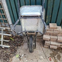 Builders wheel barrow