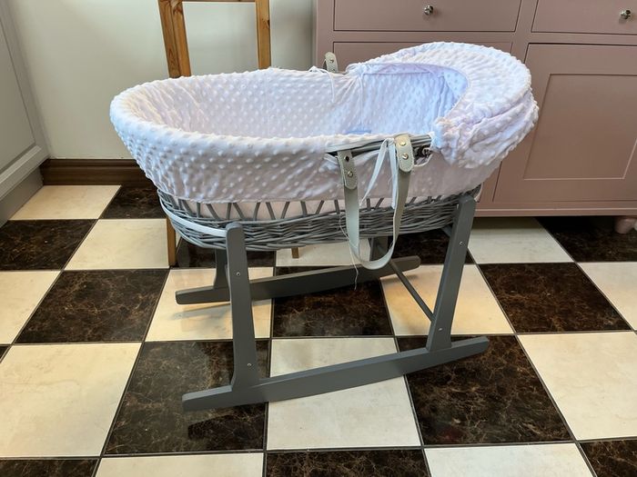 Moses Basket & sheets