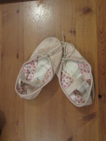Ballet poms   size 12.5