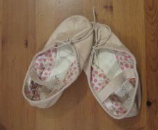 Ballet poms   size 12.5
