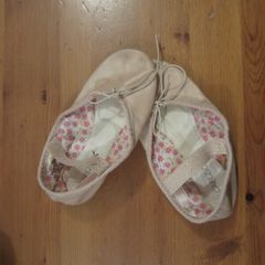 Ballet poms   size 12.5