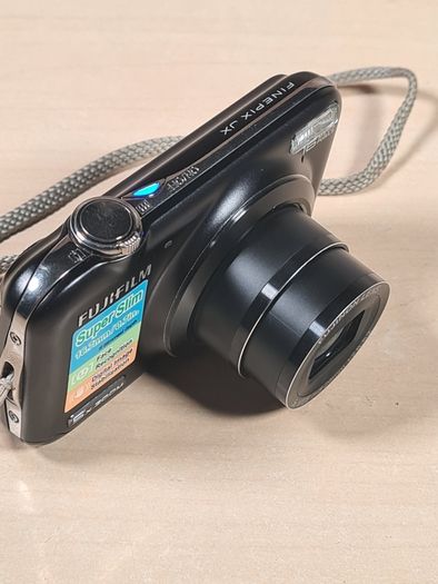 FUJIFILM FINEPIX JX400 digital camera 16mp mega pixel plus charger and case