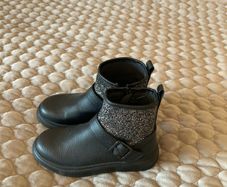 Girls boots