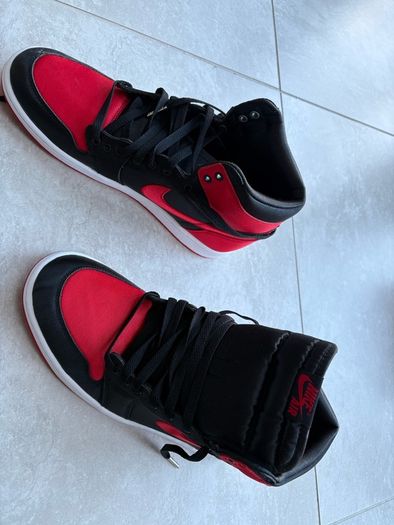 Nike Jordan 1 Satin Breds New