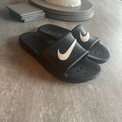 boys sliders nike size 3