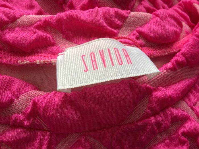 Savida bright pink top long sleeve size M includes postage